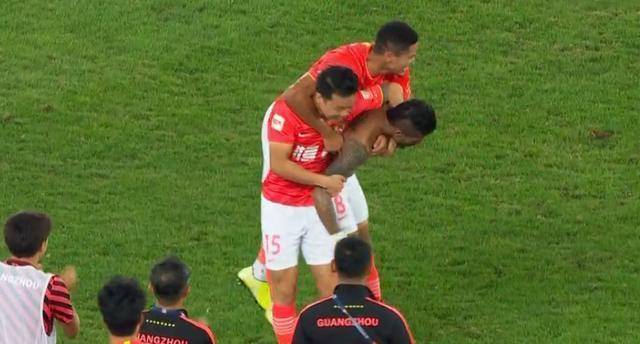 Manguan Sports- 罗马门将低级失误葬好局  